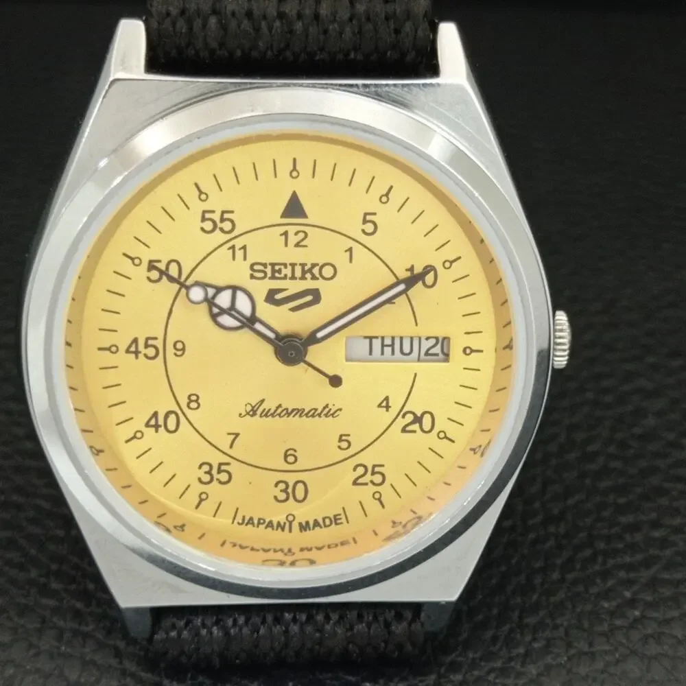 Vintage 1974 Seiko Automatic Mens Silver Watch W/daydate & Yellow accents - Picture 4 of 10